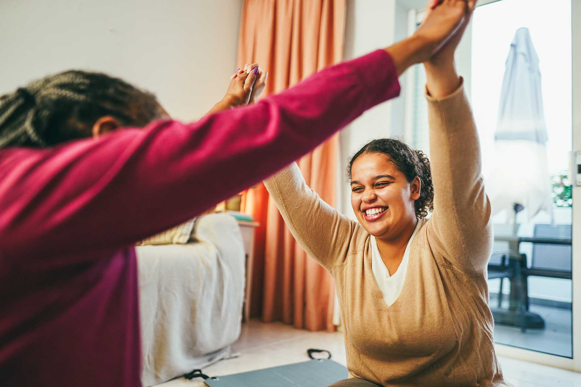 mother-and-daughter-doing-fitness-exercises-at-hom-NZTE9KS.jpg